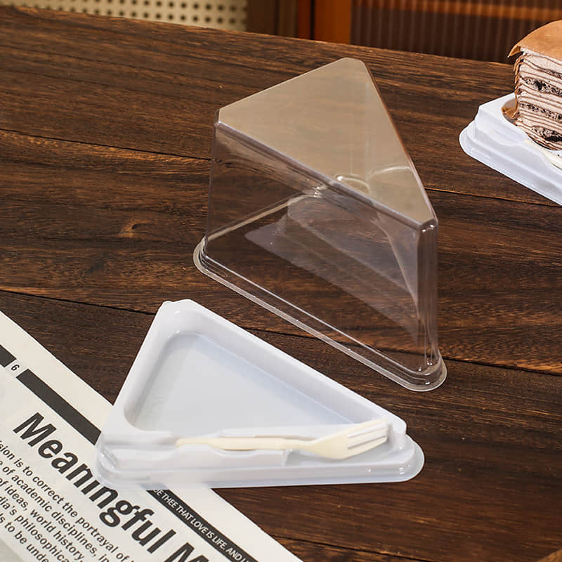 Blister pack for triangle-shaped cake slices